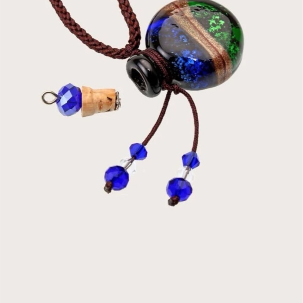 Elegant Blue and Green Pendant Necklace - Picture 2 of 3